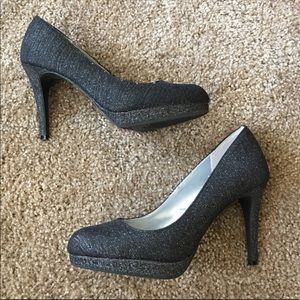 Fioni Might Black Glitter Pumps, Size 9